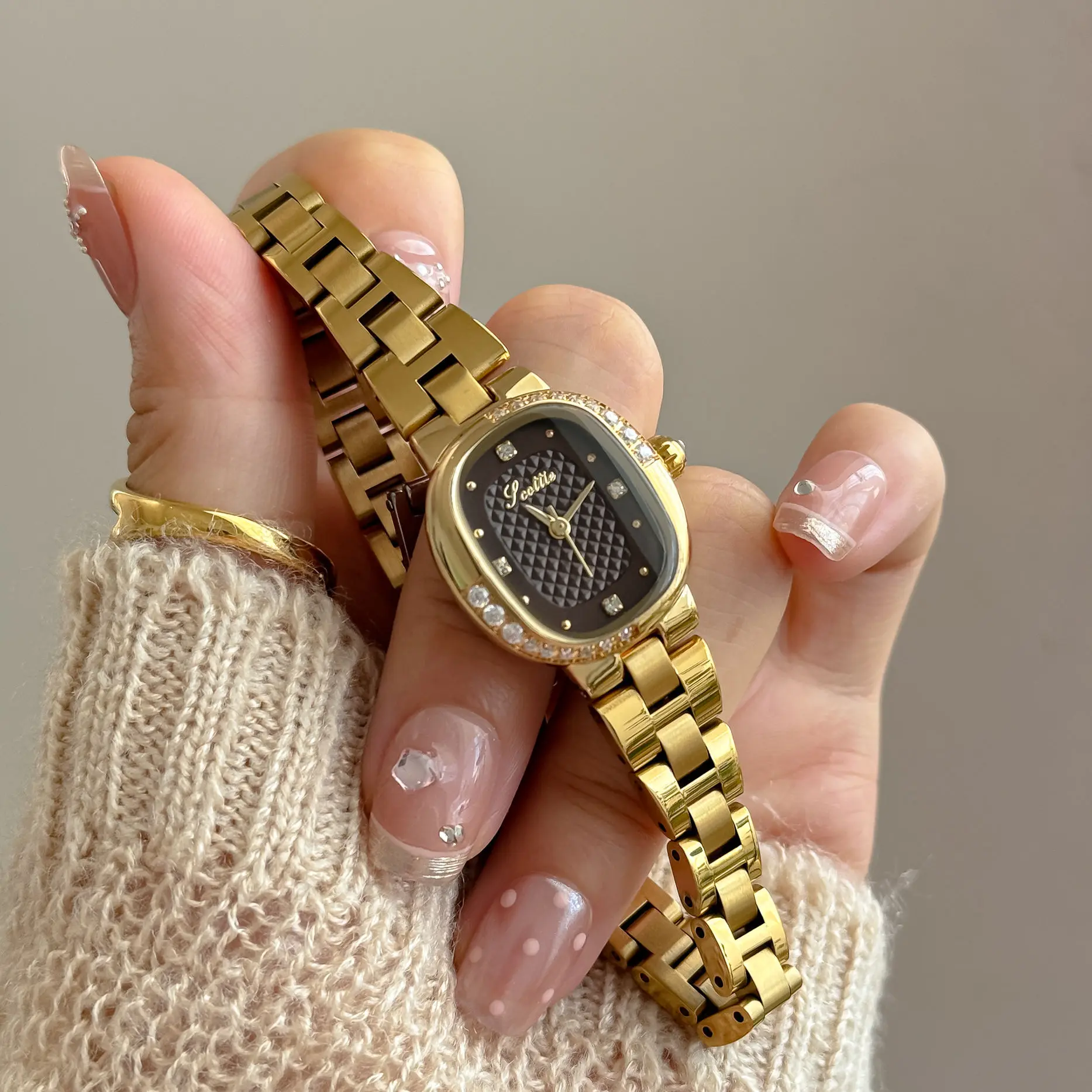 女性用腕時計、女の子用クォーツ時計、シルバー、ゴールド、グリーン、レッド、ステンレススチール、レディースシンプルダイヤモンド腕時計