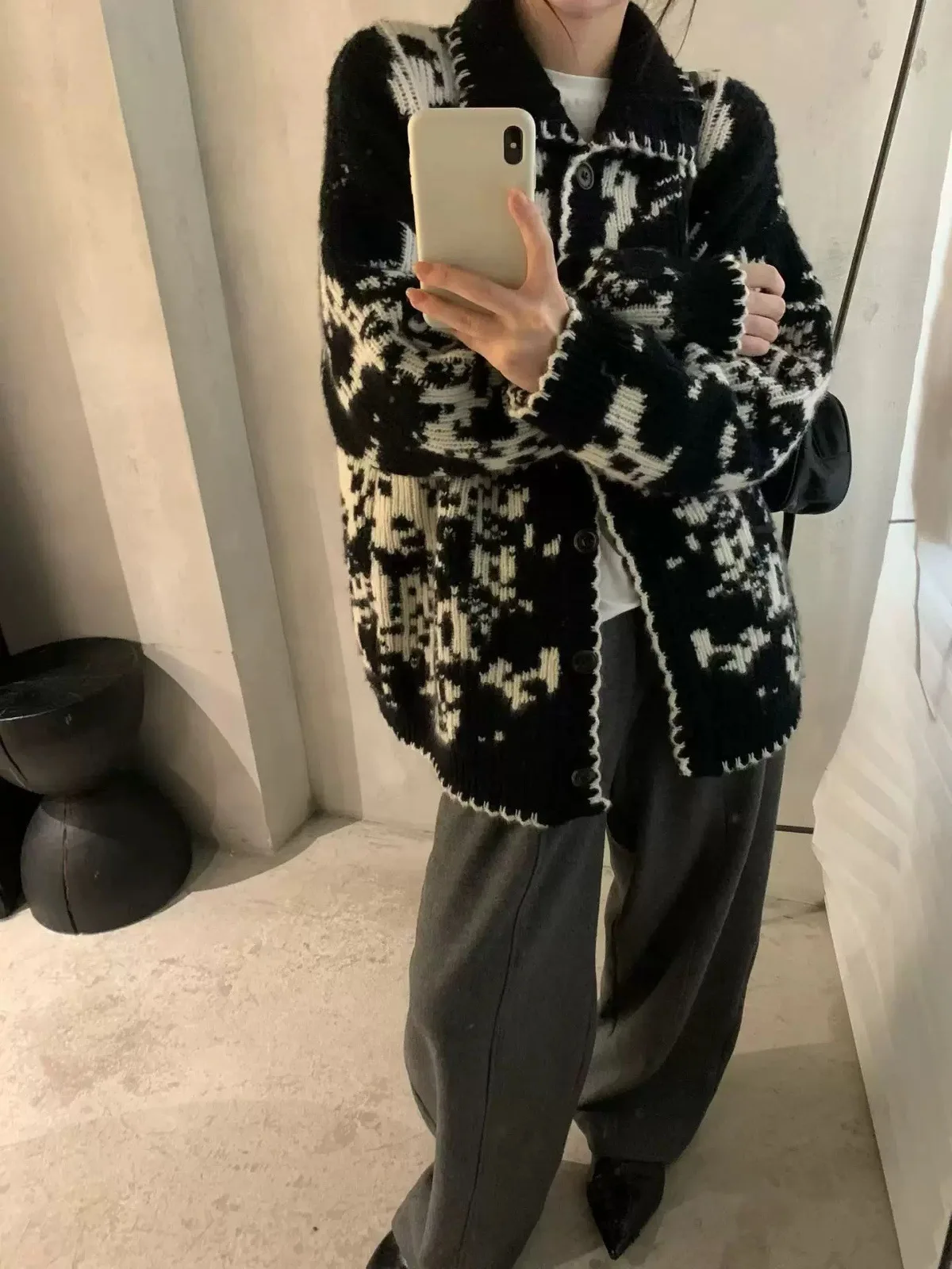 

Женское бордовое вязаное пальто 2026, новогоднее шикарное пальто на пуговицах с длинными рукавами для женщин, элегантный короткий кардиган с вышивкой