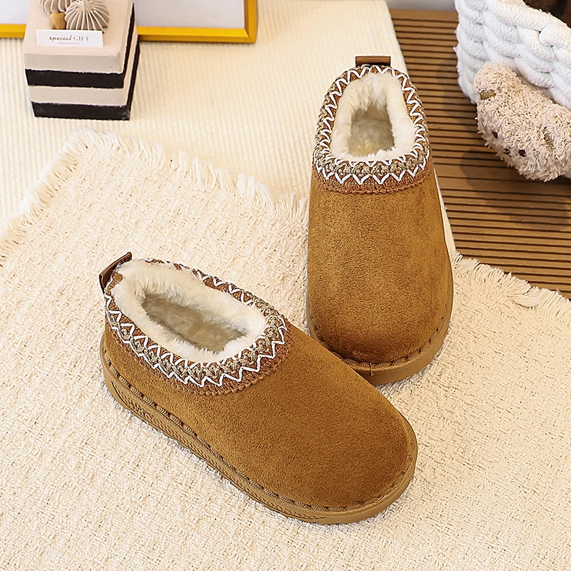 2026 winter snow boots for girls, new children's shoes, thick soled warm shoes, retro wave striped woolen leather shoes