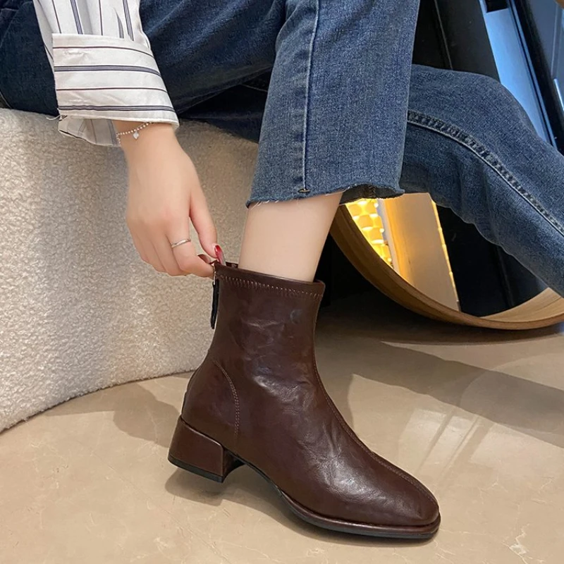 Bottes de rinçage pointues pour femmes, chaussons courts amincissants à talon optique, chaussures en cuir souple pour femmes, mode automne et hiver