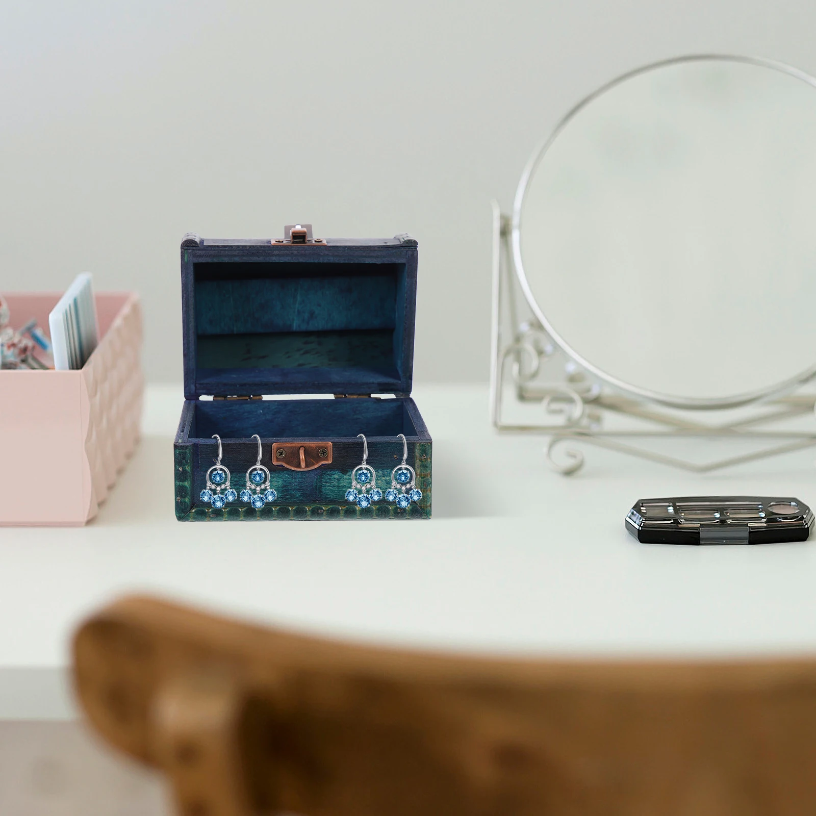 

Retro Jewelry Bed Caddy For Dorm Storage Container Trinket Case Retro Trinket Box Vintage Bracelet Organizer Small Safe