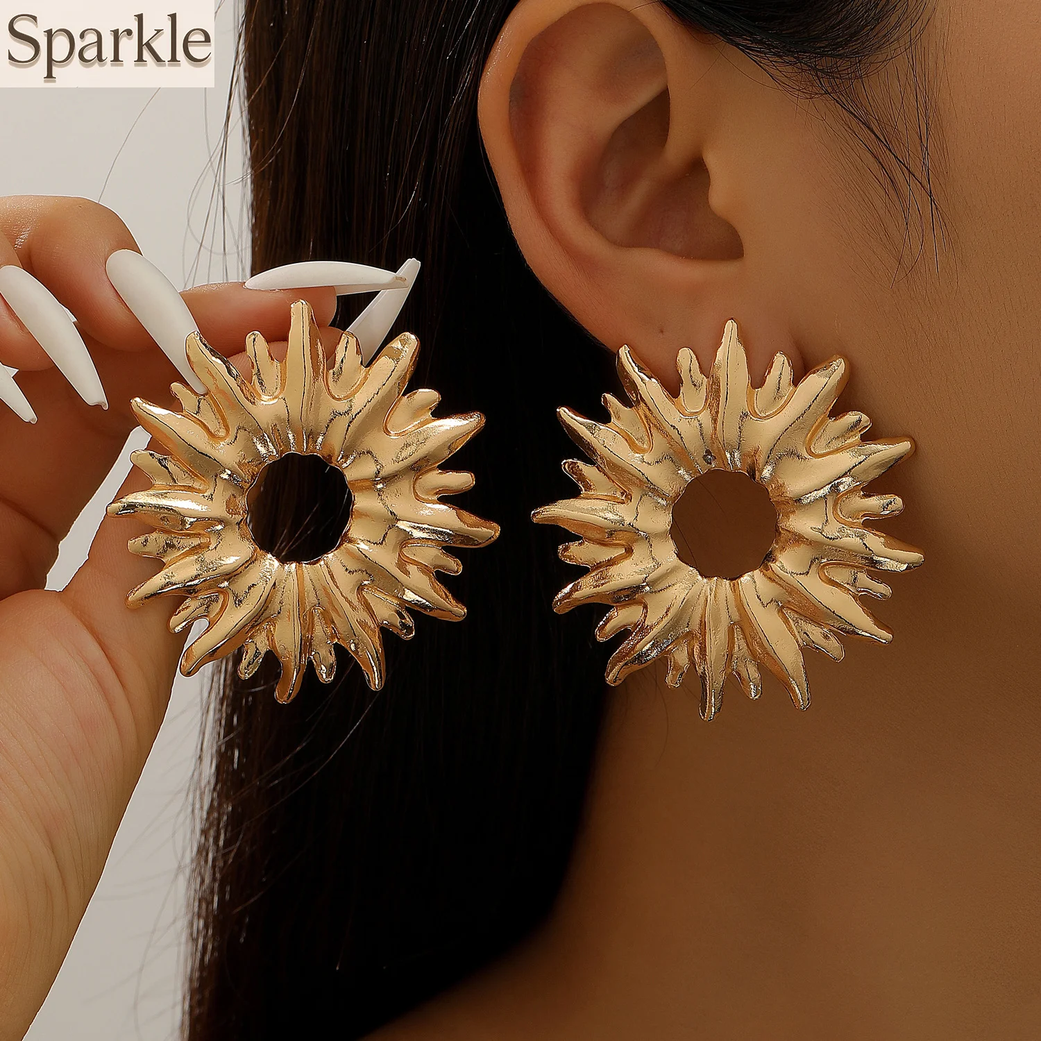 

Exaggerated Hollow-Out Sunflower Stud Earrings for Women Unique Niche Trendy Earrings New Fashion Stylish Jewelry Accessory