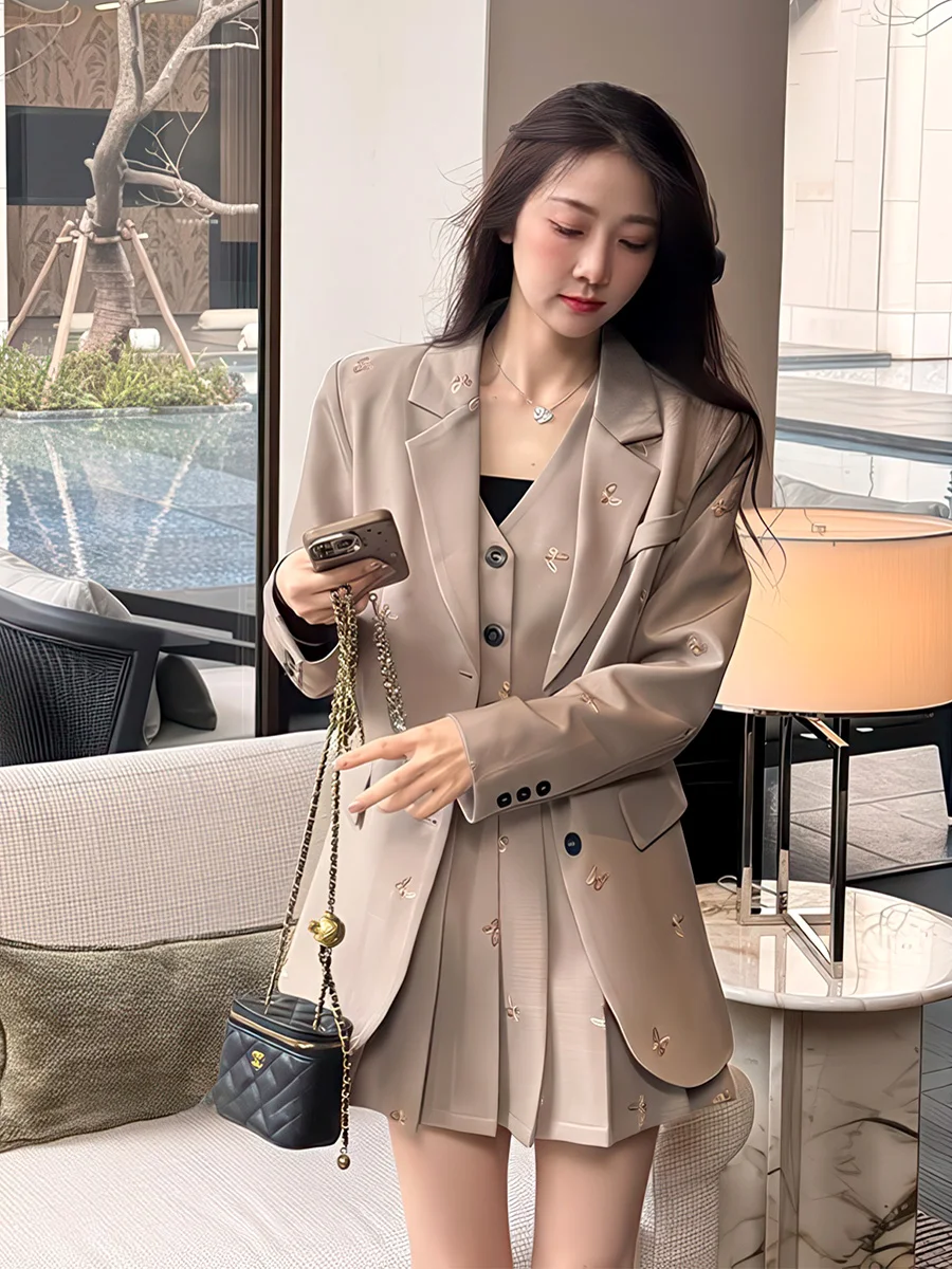 

Костюм с вышивкой Ele, жилет и юбка-футболка для женщин, весенне-осенний модный утягивающий повседневный комплект