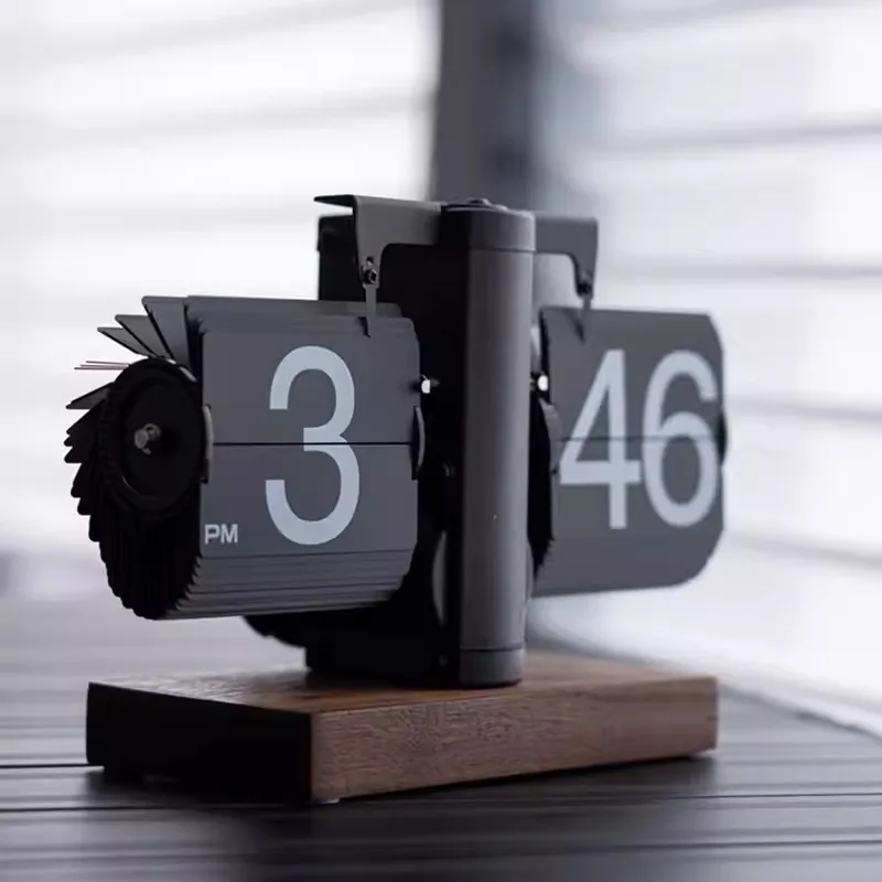 

Creative automatic page turning clock clock living room ornament office walnut mechanical home desktop
