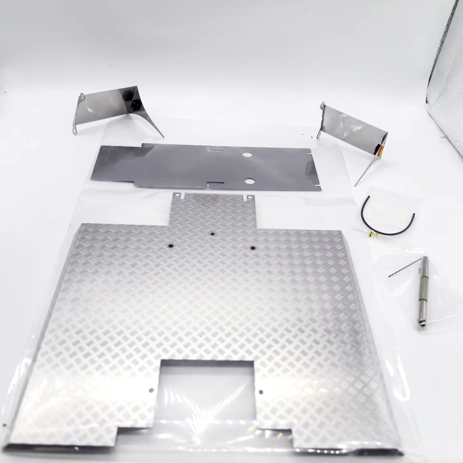 

RC 1/14 обновленное металлическое шасси, противоскользящая декоративная панель, ящик для инструментов для Tamiya 770S, аксессуары, детали для самостоятельного изготовления