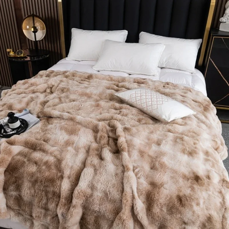 Tuscan Rabbit Fur Double-Layer Blanket High-End Velvet Gradient Warm Luxurious Sofa Blanket for Cozy Comfort
