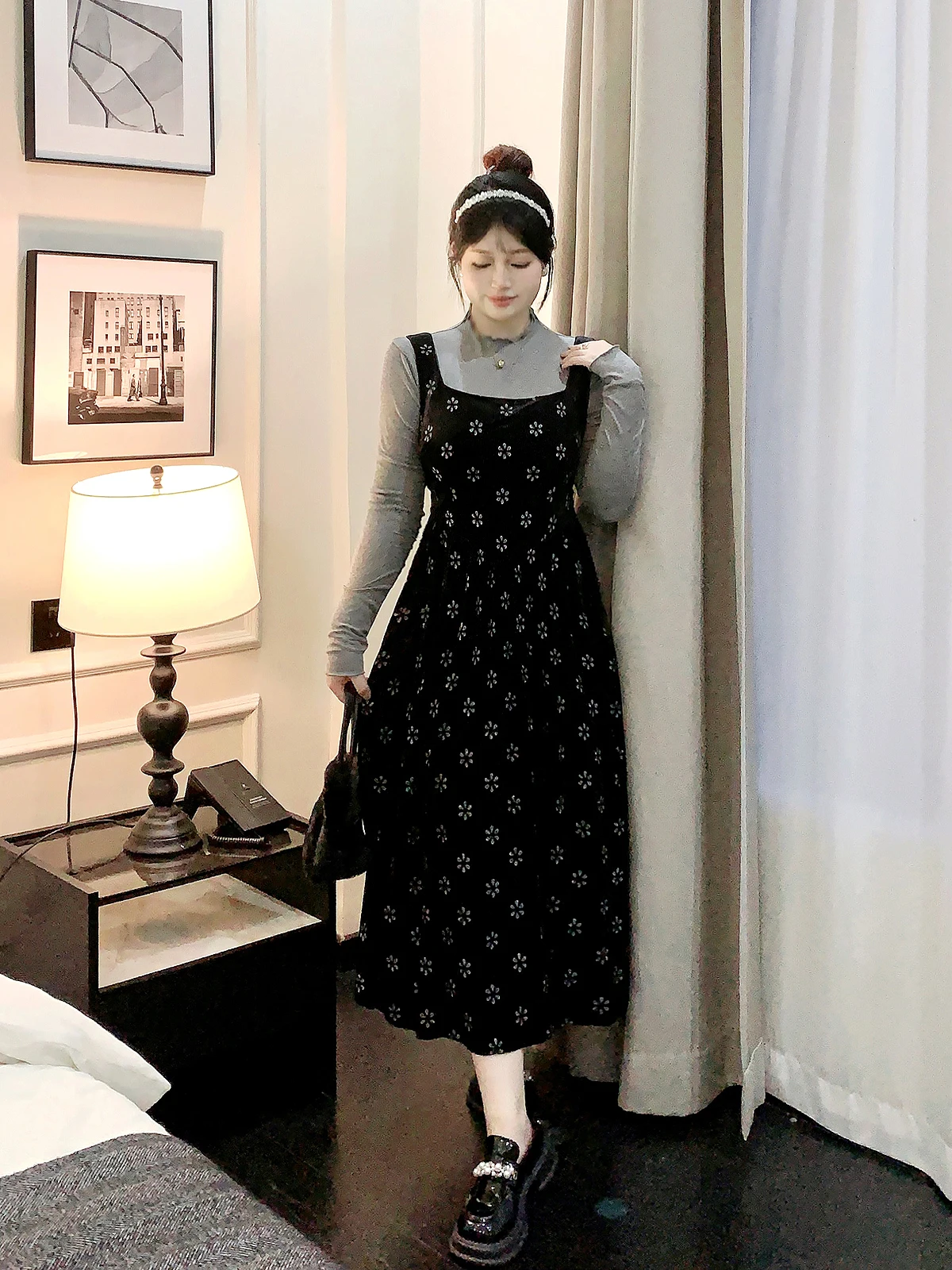 

Комплект из двух предметов: укороченный топ из бархата больших размеров с вышивкой и цветочным принтом, и облегающая юбка А-силуэта с высокой талией для женщин