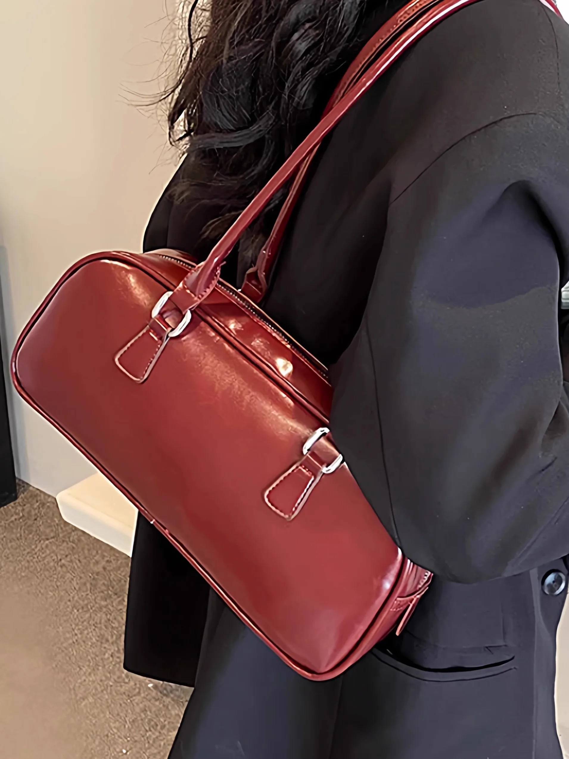 Bolso de boda rojo para mujer, nuevo modelo 2025, bolso de hombro individual, bolso de moda para llevar bajo el brazo, bolso tipo baguette, bolso rígido de estilo coreano