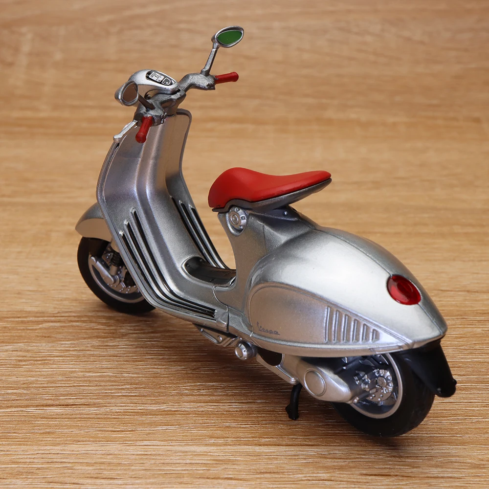 Diecast Alloy Motorcycle Toy 1/18 VESPA 2014 946 Model