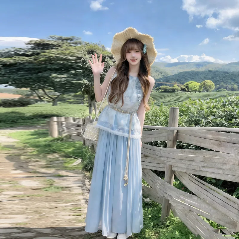 

Summer 2026 Design Sensation Small Audience 3D Flower Sleeveless Top Half-length Skirt Two-piece Set Chic Casual Fashion