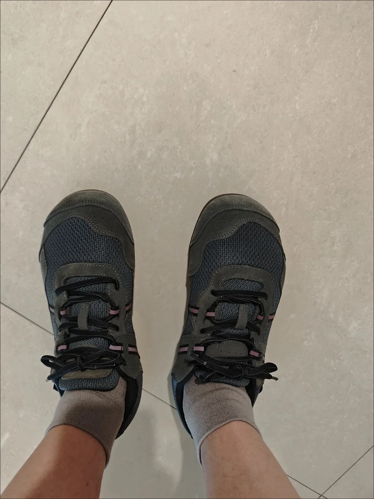 

High Quality Thick Running Shoes Women's Lightweight and Comfortable Outdoor Jogging 2025 Mesh Breathable Hiking Shoes Multifunc