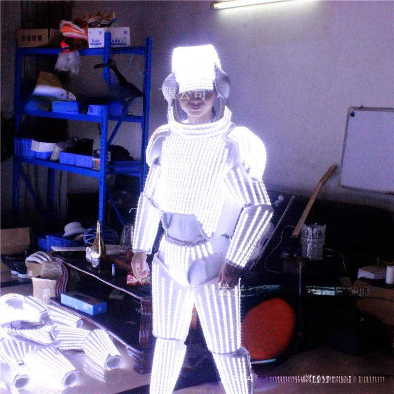 Traje de guerreiro com luz branca de led masculino com capacete cosplay roupa boate palco mostrar dança wear halloween vestir-se terno 2025