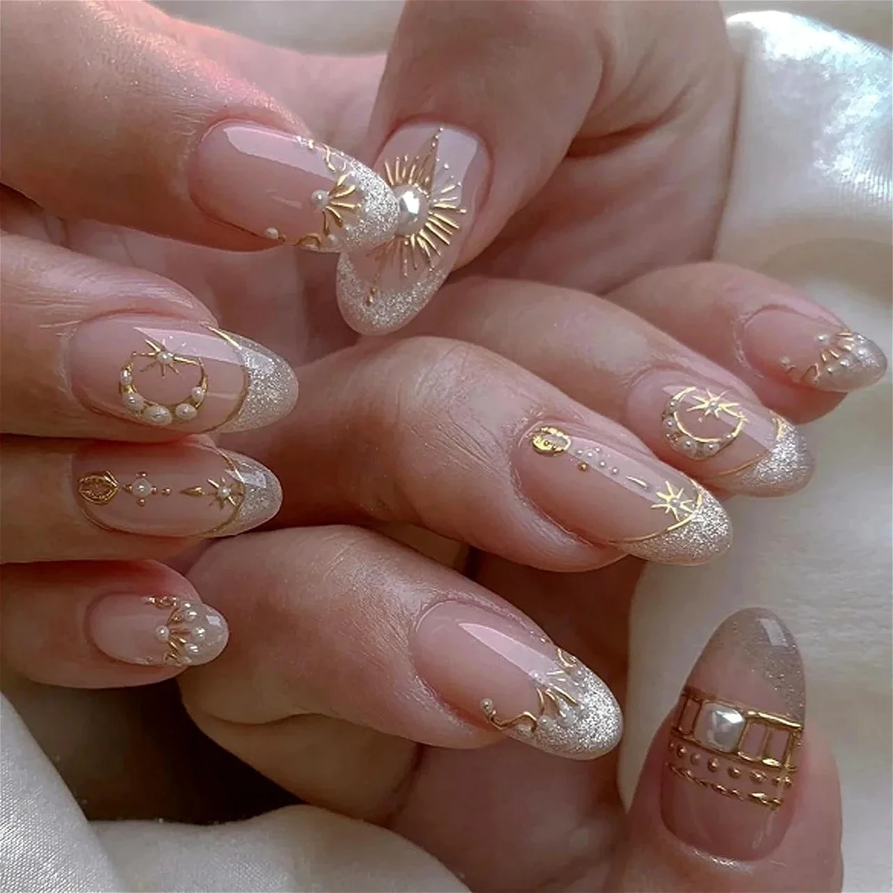 

Metal Gold Sun Moon Star Pearl Glitter Cat Eye Heart Rhinestone Almond Fake Nails Art False Nails Charms Press on Nails Manicure