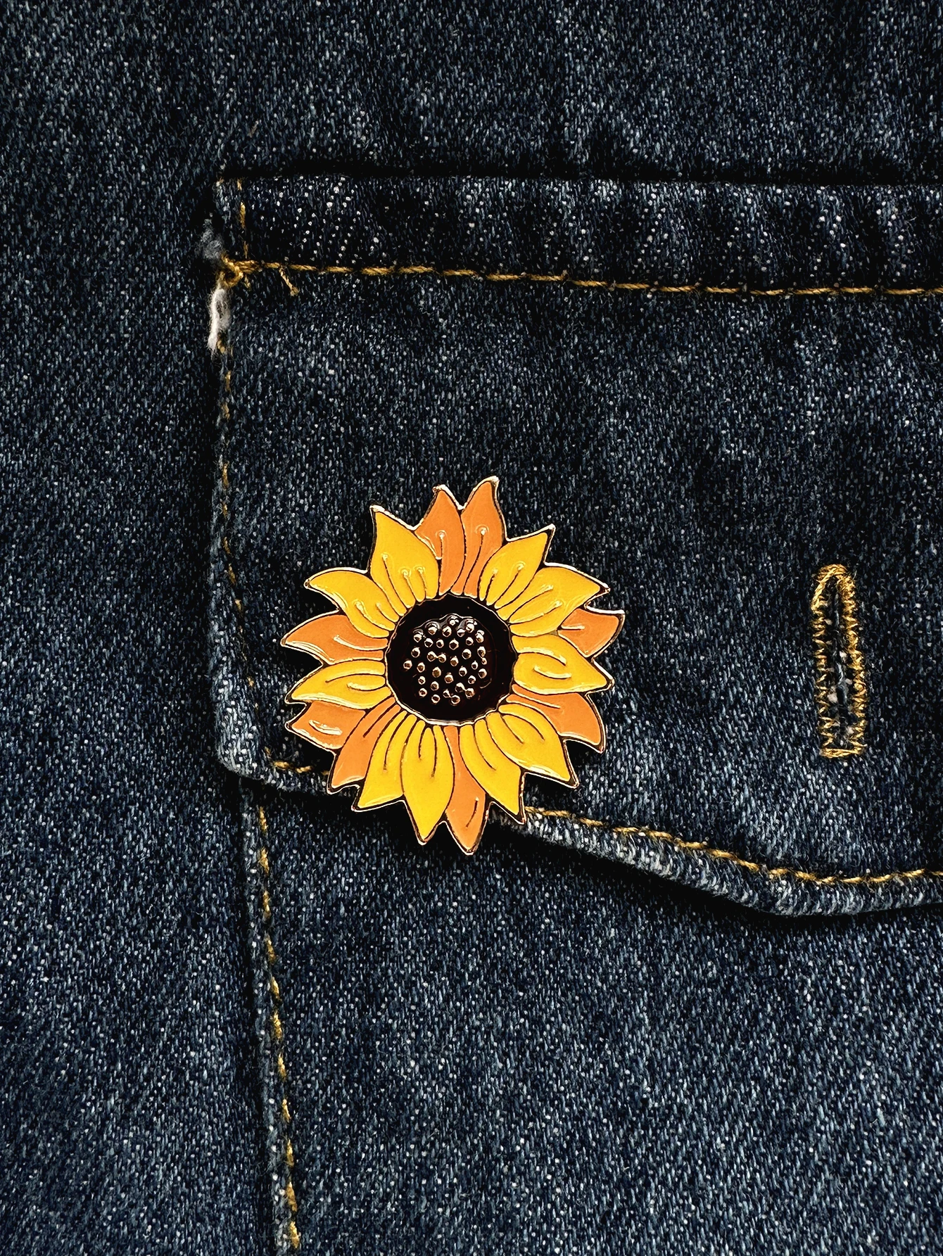 Bella spilla con distintivo a forma di fiore con spilla smaltata morbida girasole per accessorio di gioielli