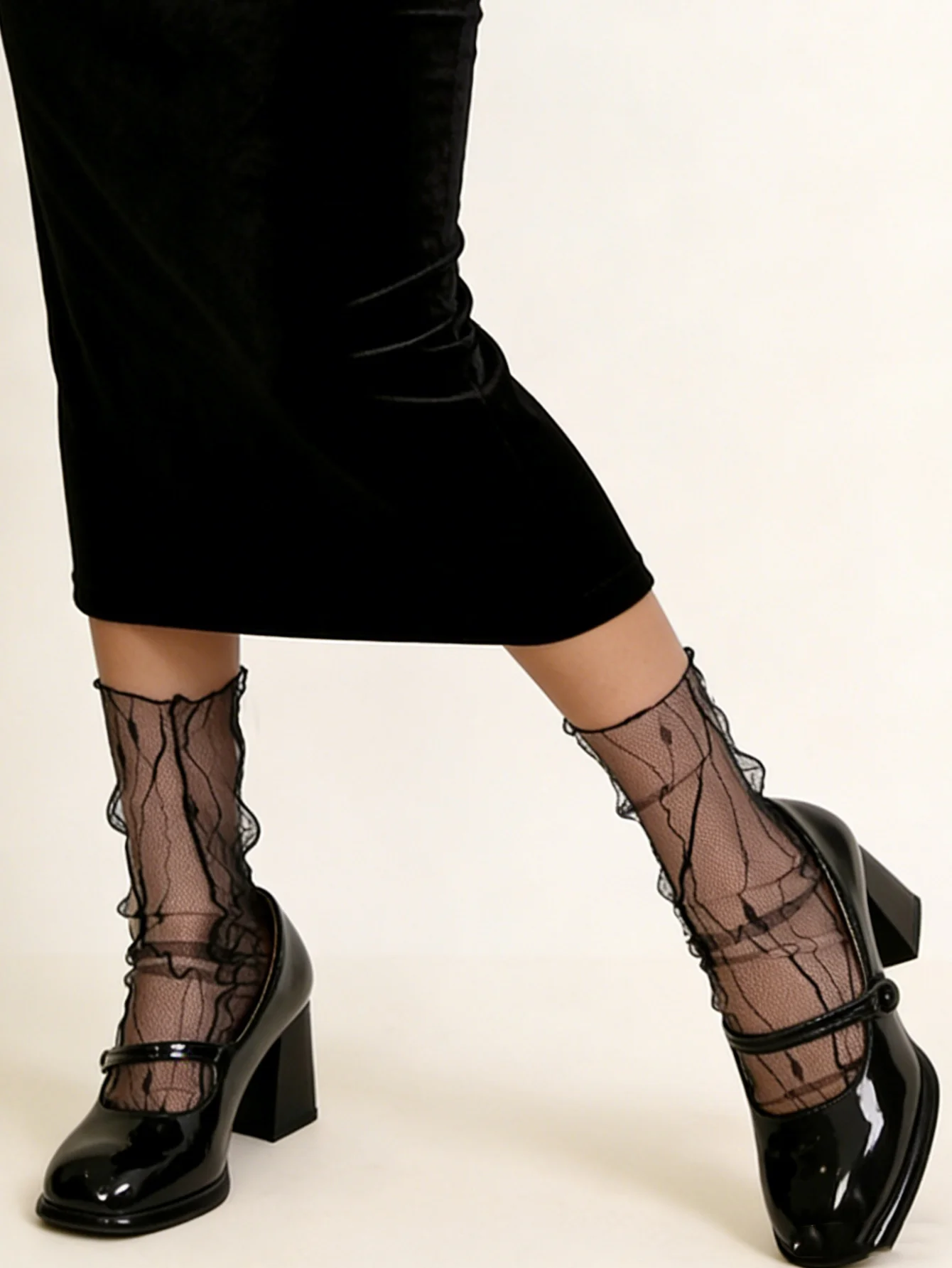 Women's Sheer Mesh Ruffle Trim Ankle Socks, Black High Elasticity Lightweight Transparent Hosiery for Summer & Daily Outfits