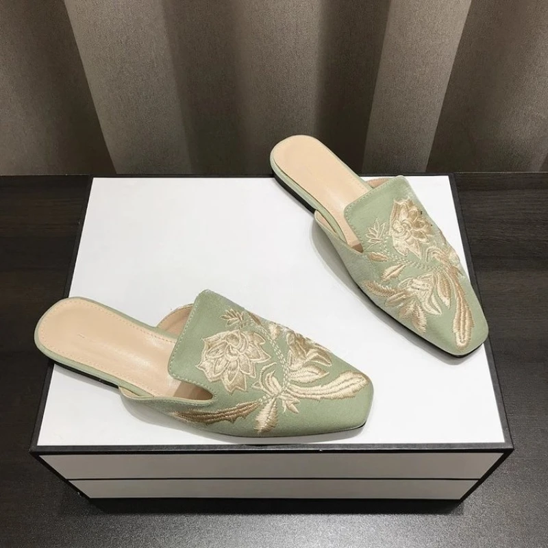 2024 New Women\'s Summer Luxury Slippers Women\'s Flat Bottom Baotou Embroidered Sexy Flowers Fashion Women