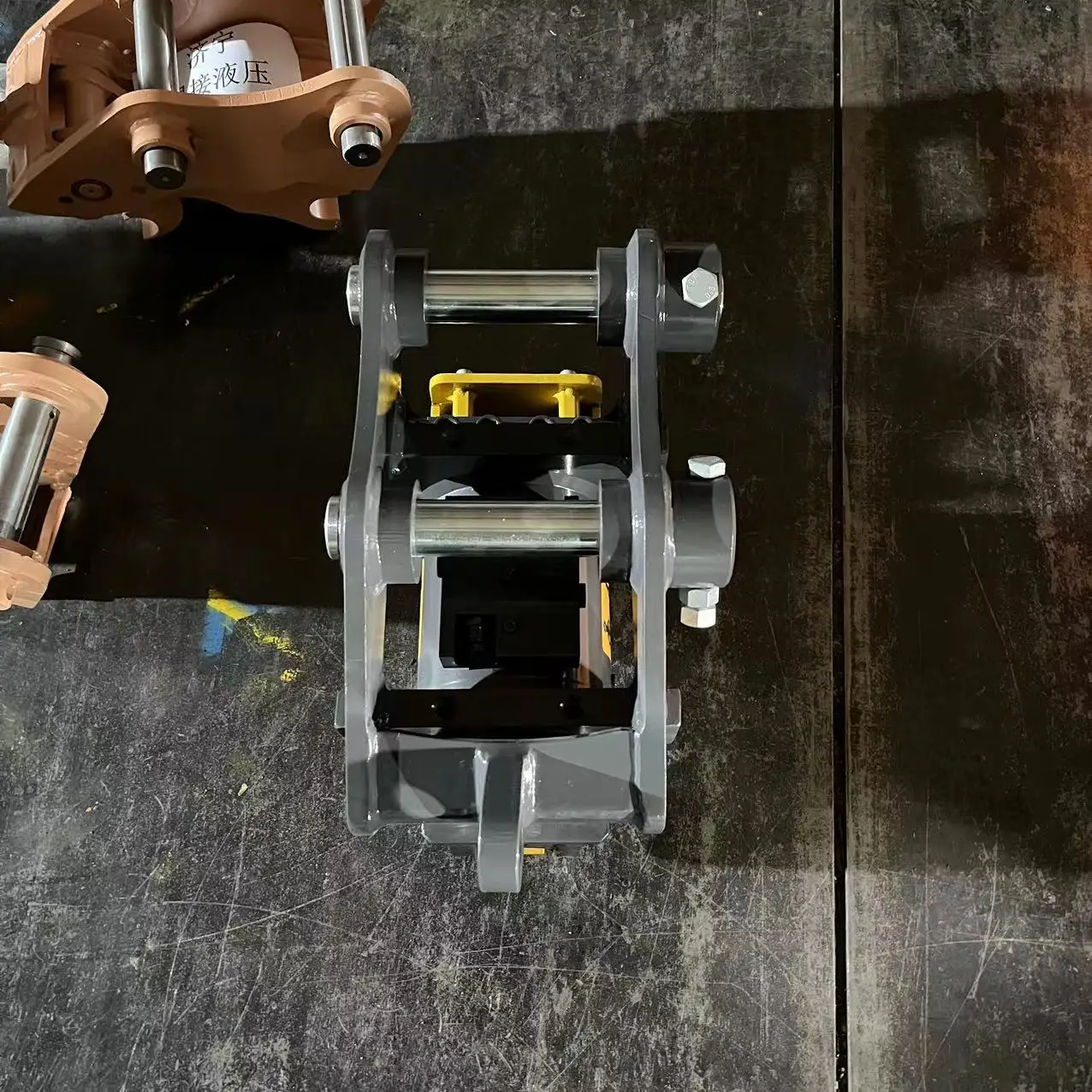 Tilt Quick Hitch Coupler Ekskavator Tipe Hidraulik 180 Derajat Miringkan Halangan Cepat