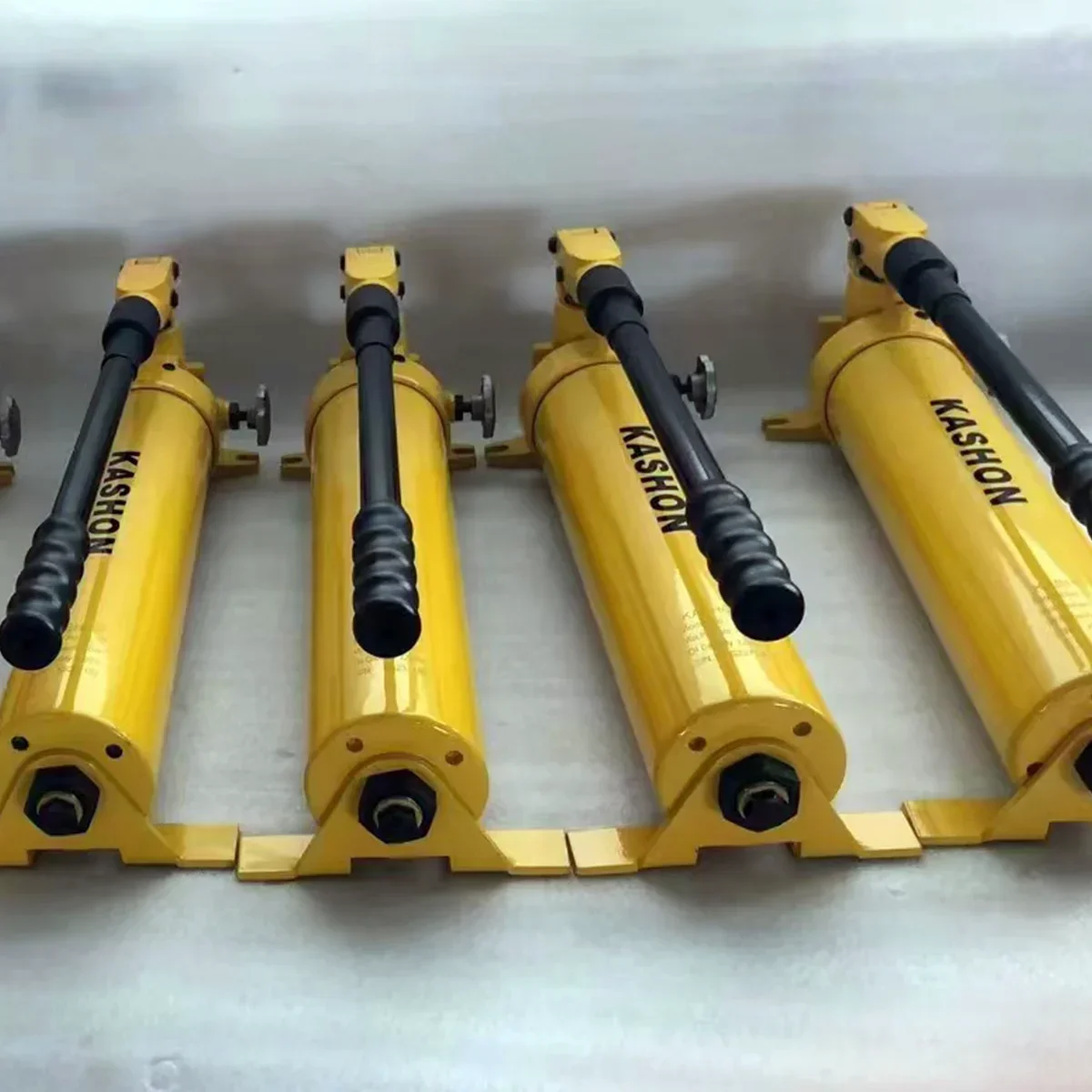 P-80, 2200 ml de aceite, bomba manual hidráulica de dos velocidades de simple efecto con manómetro y adaptador de manómetro