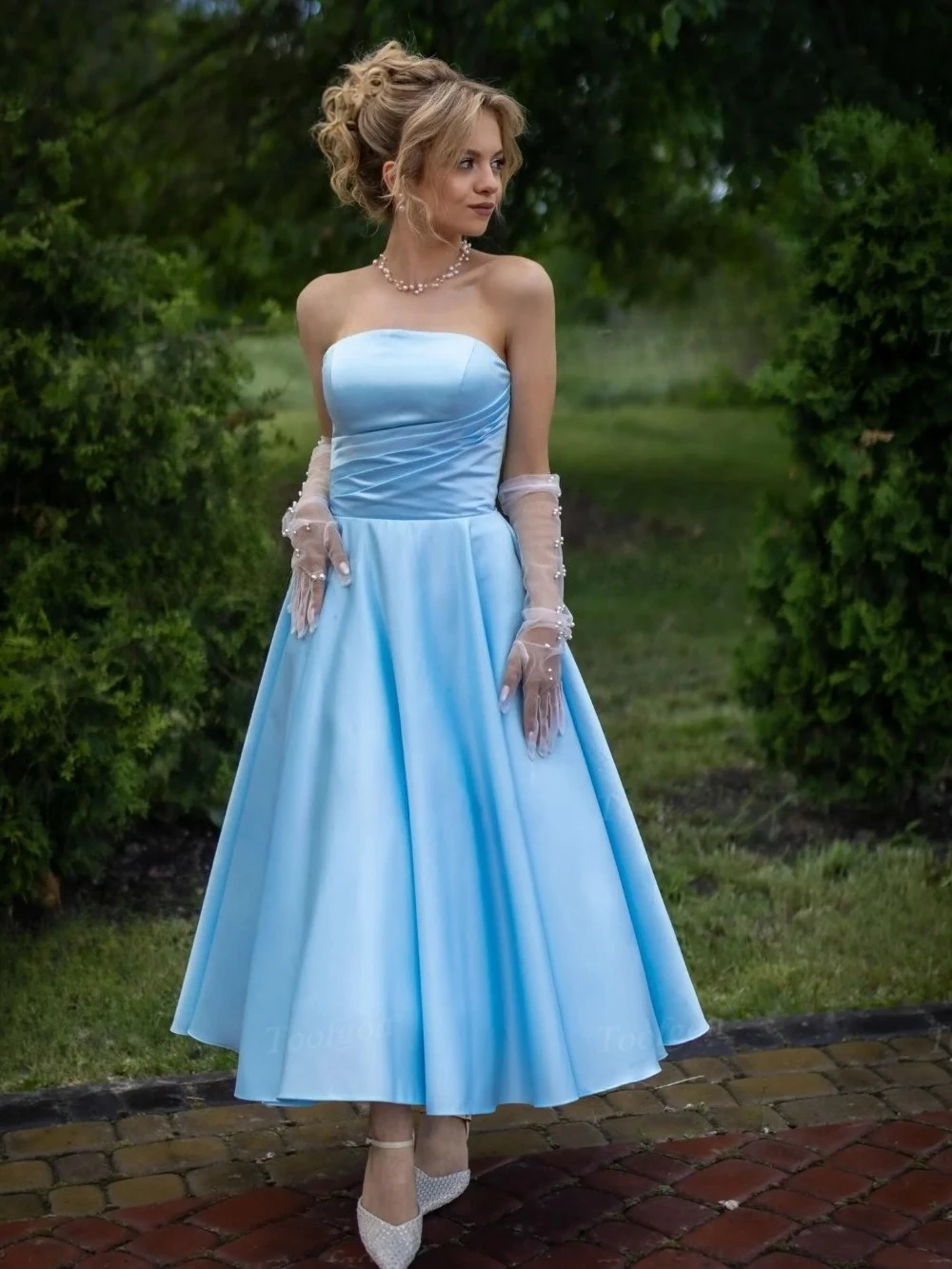 Customized Strapless Satin Blue Mini Evening Dress 2026 with Pearl Gloves Tight Corset Ball Gown Suitable for Vintage Weddings