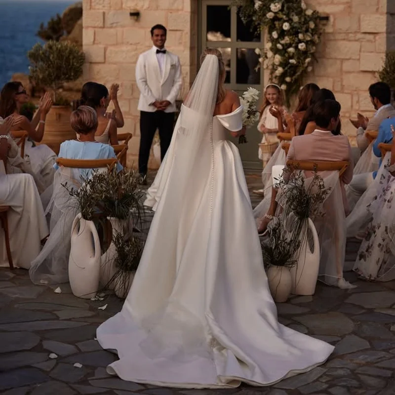 تخصيص الكرة ثوب الساتان فساتين الزفاف الملكي زين ذيل طويل الطية صنع رداء دي