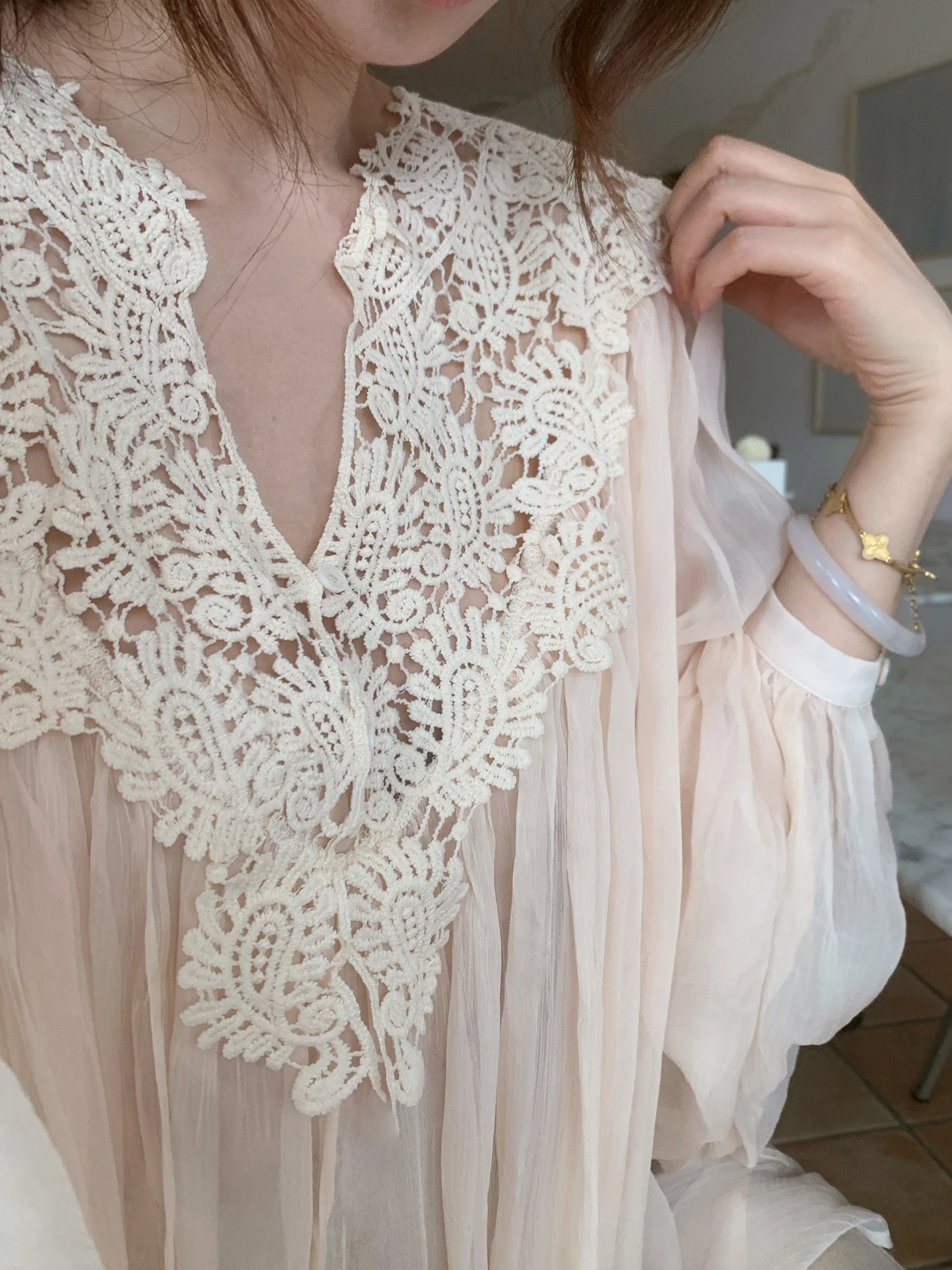 

Syaxiaoxi Women's Lace irt V-ne Lantern Sve Silk Gauze Top French Sle Loose Fit Breathable Long Sve Autumn Faion