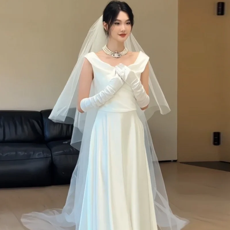 Fotografía de viaje vestido de novia ligero novia Simple de gama alta vestido de novia de satén francés vestido de nicho adelgazante recepción salida velo