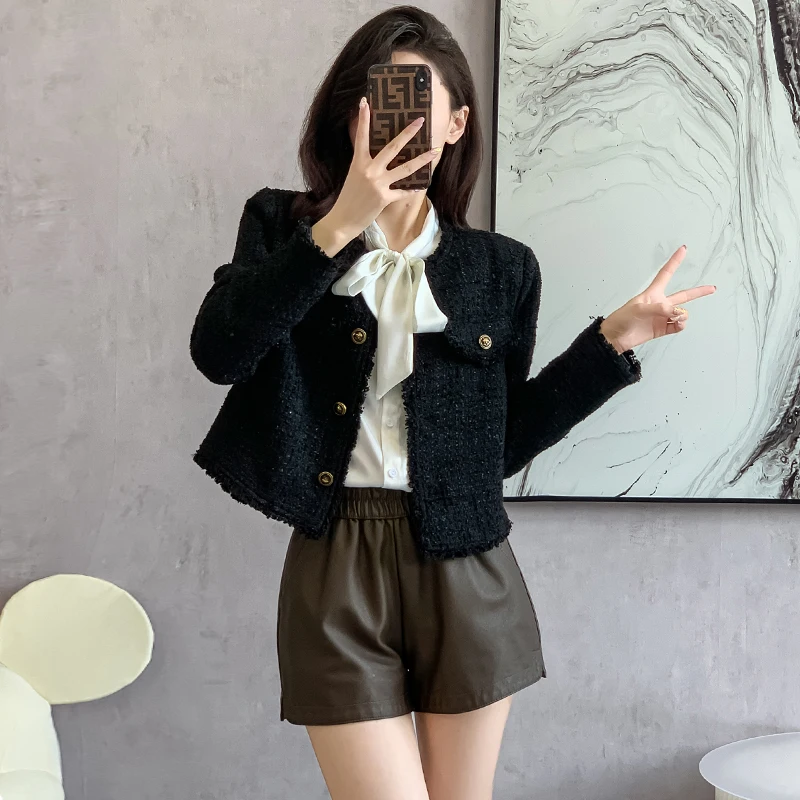 

2024 New Autumn Winter Women O-Neck Single Breasted Loose Short Jacket High Quality Rough Edge Black tweed Jacket Casual Outwear