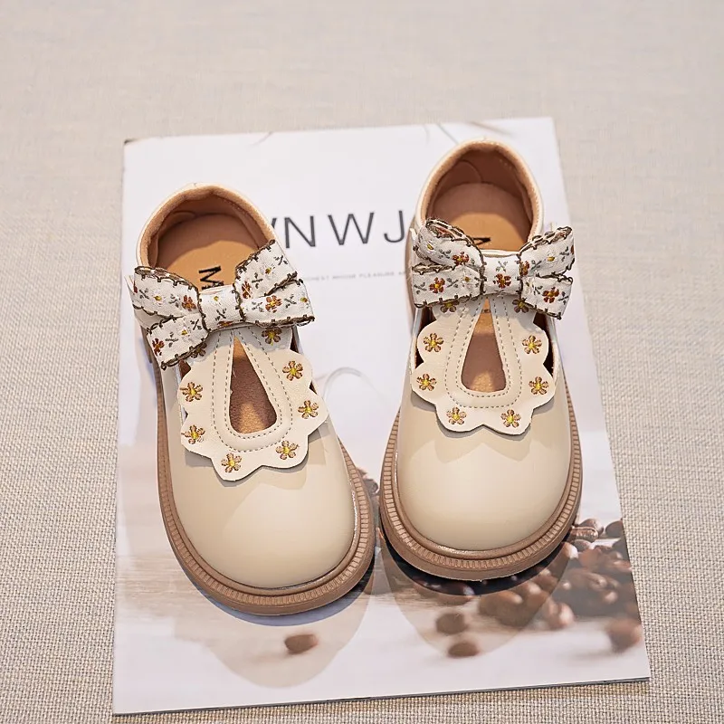 Girl Princess Little Leather Shoes Spring and Autumn 2024 New Children's Shoes Bohemian Style Girl Soft Sole Bean Single Shoes