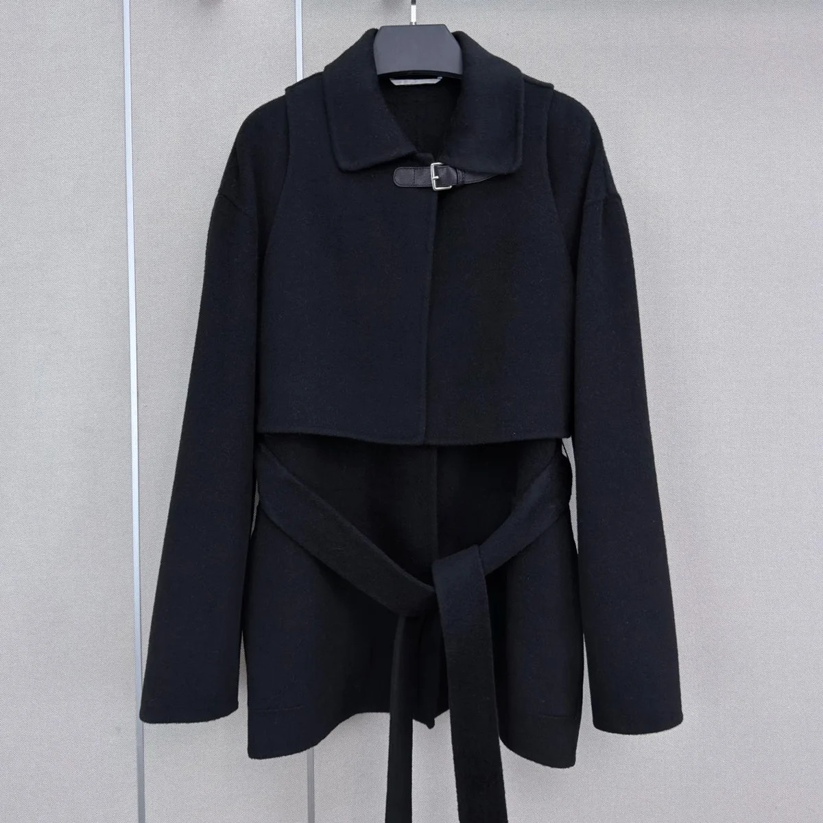 2026 Women Two Piece Fabric Coat Set Lapel Buckle Crop Vest Waistcoat Self Fabric Belt Loose Mid Length Outerwear lyt26713220