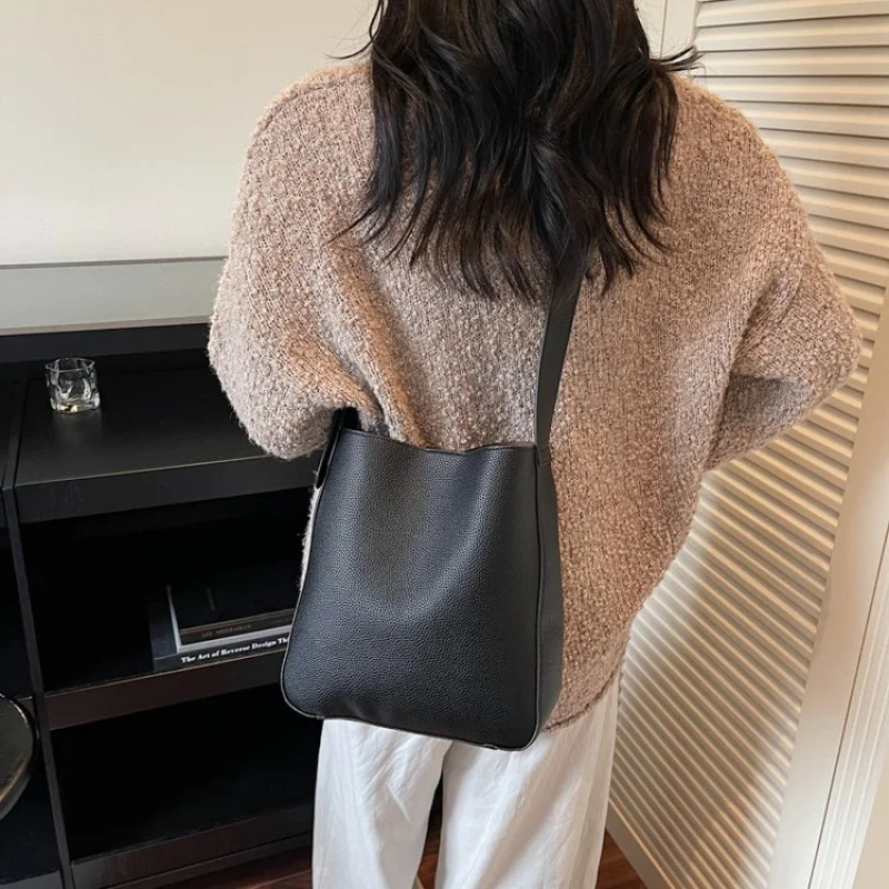 

Women's Hand Bags Crafted From Lightweight Leather Boasting Paris Style And Famous Vintage Tidy Look​