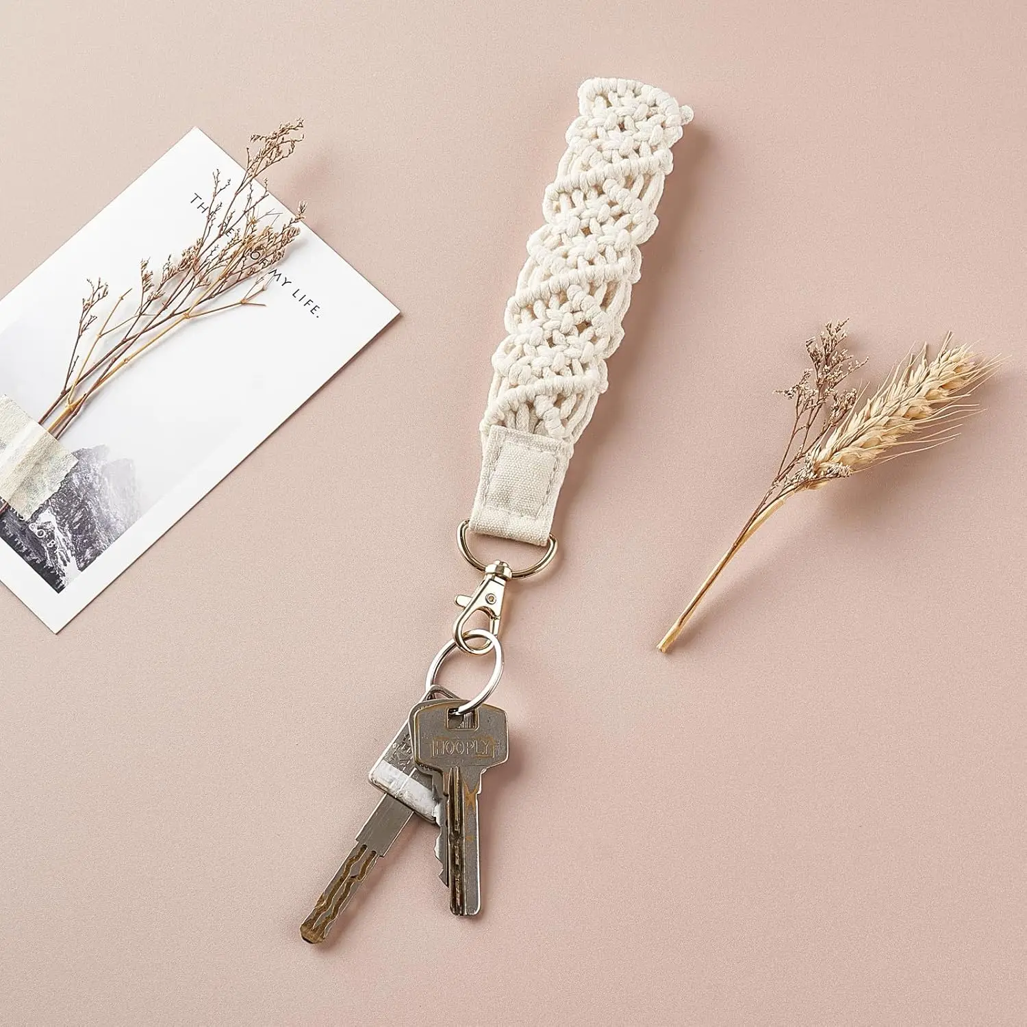 

1pc Trendy White Knit Cute Keychain Wristlet Lanyard Boho Woven Wrist Lanyard for Keys, Key Chains for Car Key ID Badges Gift