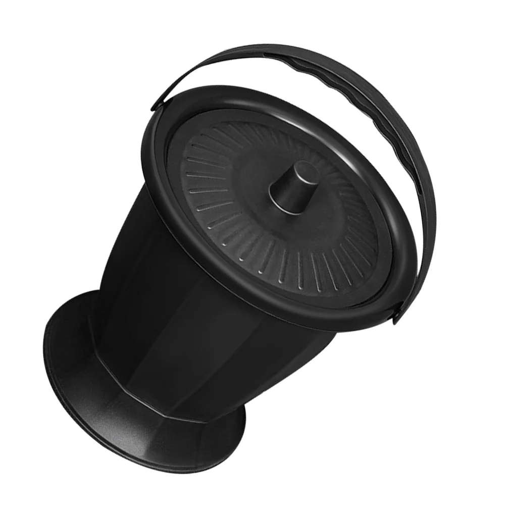 وعاء غرفة المرحاض المحمول للكبار مع غطاء مادة البولي بروبيلين شديدة التحمل غير قابلة للانزلاق دلو البول للتخييم في غرفة النوم المنزلية لكبار السن