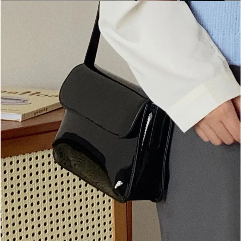 Women's Single Shoulder Crossbody Bag Underarm Bag New Trend Exquisite Gloss Patent Leather Fashionable and Versatile Retro