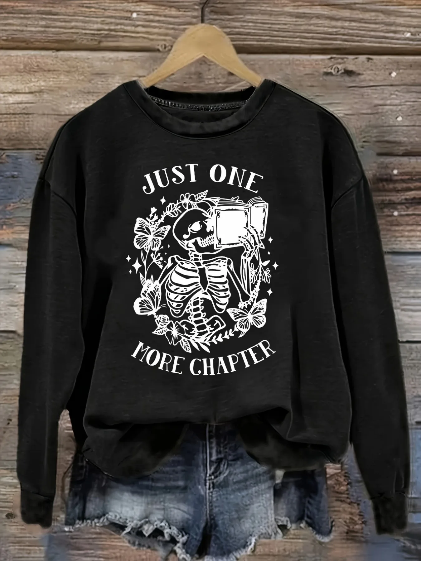 Women's Casual Long Sleeve Crew Neck T-Shirt Just One More Chapter Skeleton Design, Round Neck Women's Clothing, Machine Washable, Slightly Elastic, Loose Fit, Spring Autumn Winter Women's T-Shirt, Halloween Costume Outfit