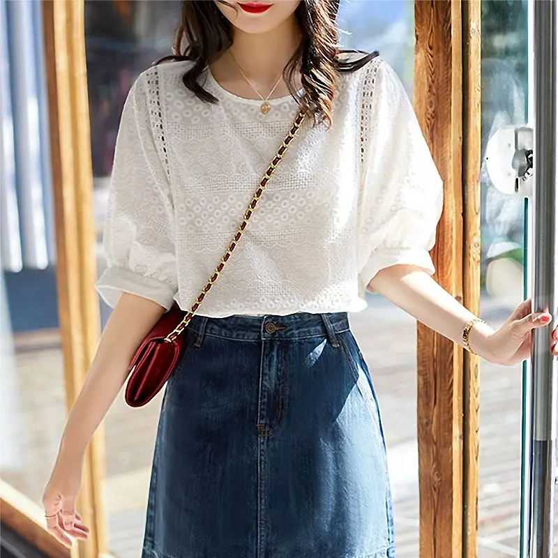 Fashion O-Neck Solid Color Embroidery Hollow Out Blouses Female Clothing 2024 Summer New Loose All-match Tops Sweet Shirts