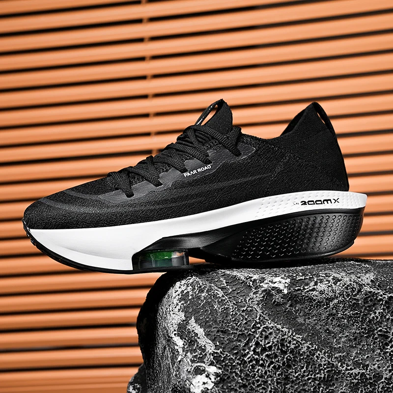 أحذية رجالية جديدة قابلة للتنفس، أحذية رياضية للجري شبكية طائرة للطلاب، أحذية ماراثون مضادة للانزلاق وممتصة للصدمات