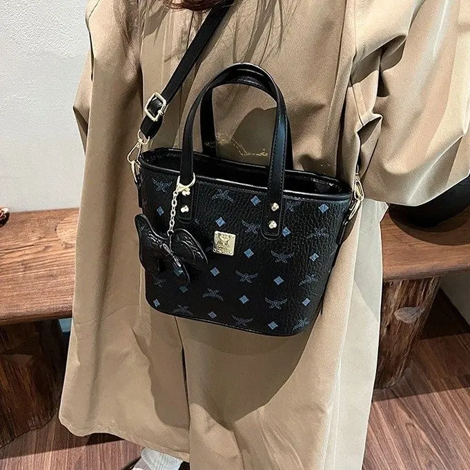 

2026 New Women's Large Capacity Work Tote, Spacious Multi-functional Shoulder Crossbody, Lightweight Commuter Bag for Office