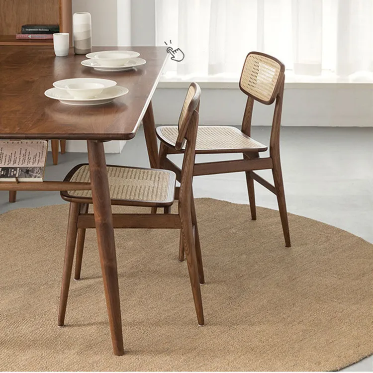 Esszimmerstuhl aus massivem Holz für den Heimgebrauch