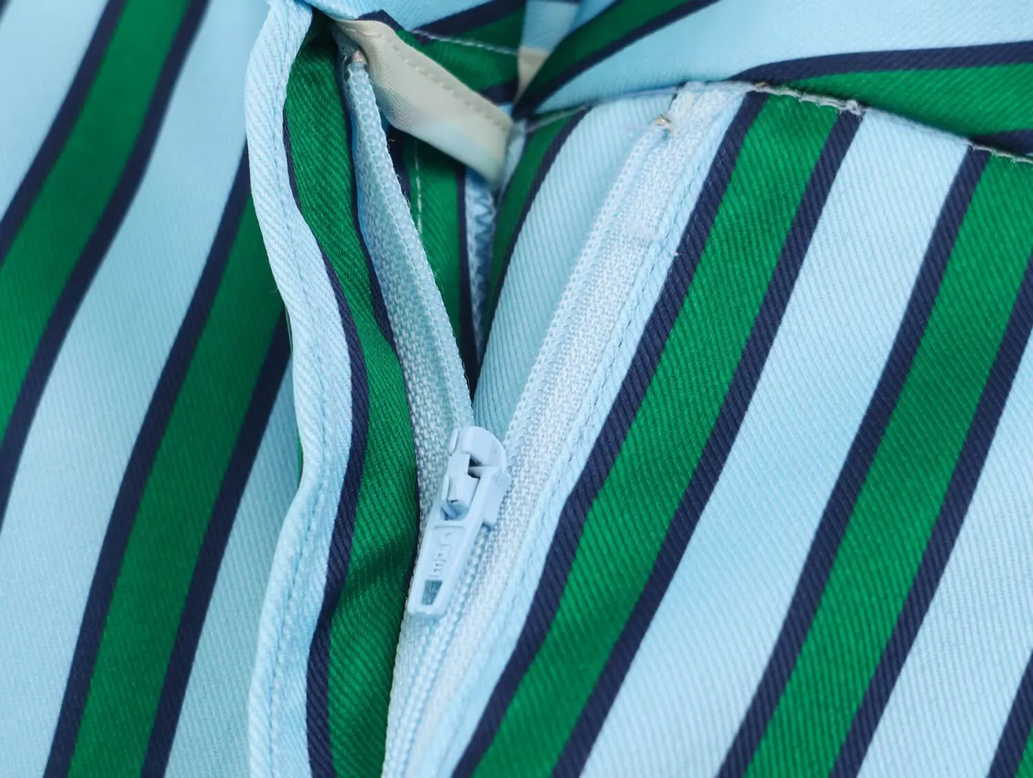 KONDALA Damen Schickes Gestreiftes Hosen-Set 2026 Sommer Trendiges High-Street-Urlaubsset Elegante Freizeit-Hemden mit Seilknöpfen, Lange Hosen – Detail 23