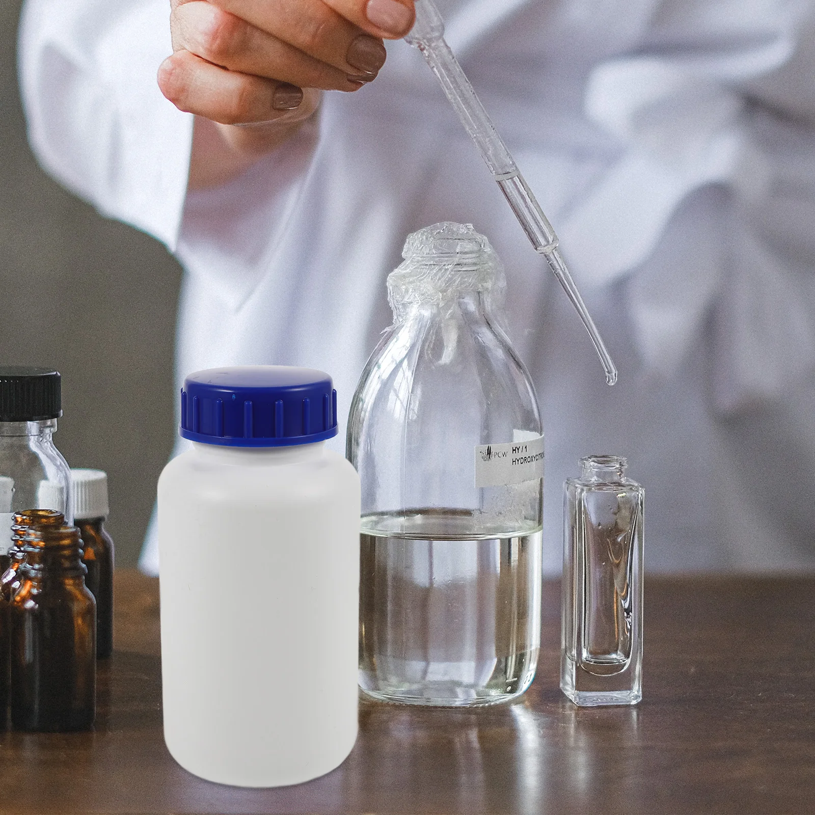 

3Pcs Reagent Chemical Bottles 500ml Durable Sample Containers Laboratory Storage Refillable Liquid Bottles with Blue Cap