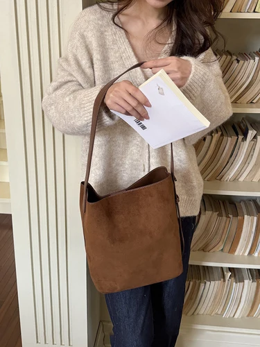 Imagen 2 del producto 2025 nuevo Otoño/Invierno bolso cruzado de Suedette Retro bolso de hombro de gran capacidad bolso de mujer de viajero diario de moda