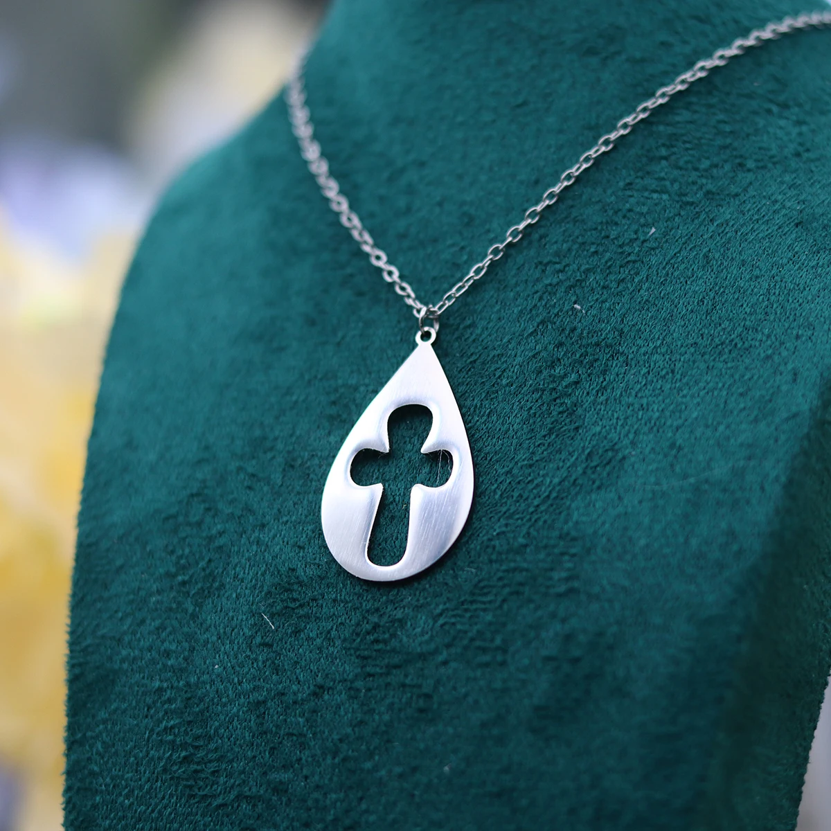 Kinitial Stainless Steel Waterdrop Cross Pendant Necklace For Women Religious Charms Chain Faith Metal Jewelry Gift