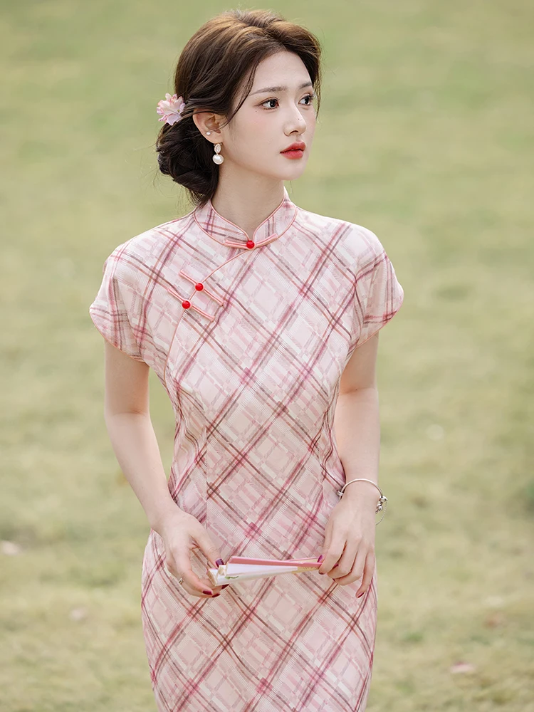 

Новое 2025 Длинное розовое клетчатое ципао Dr Ele Young Daily Original Artistic Chinese Sle ort Sve из полиэстеровой смеси