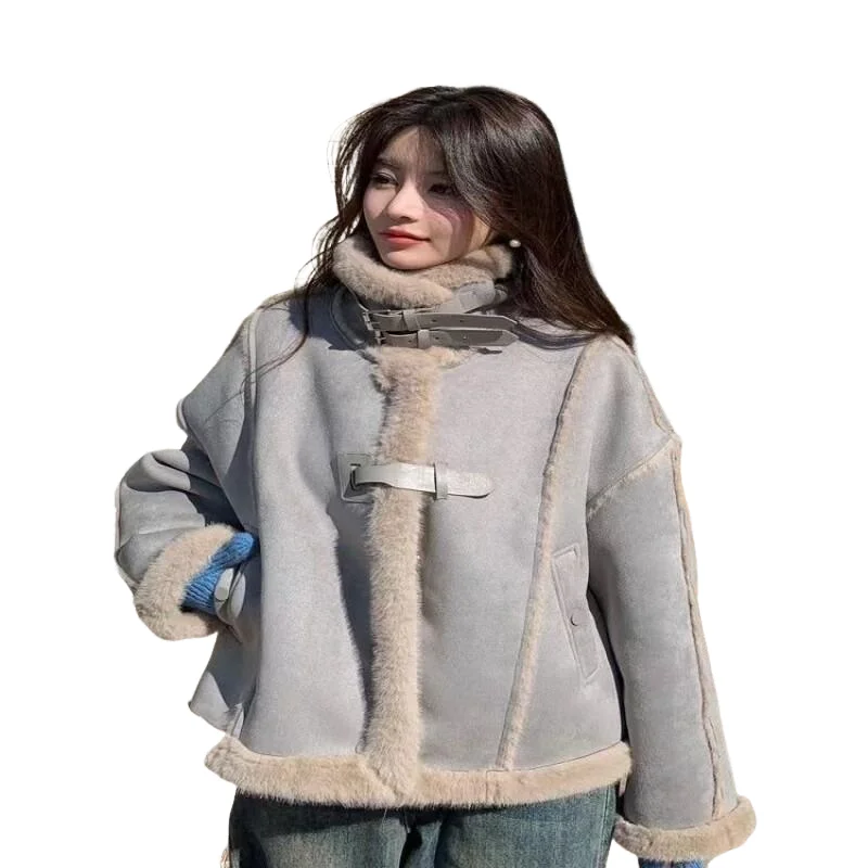 Damen Herbst und Winter Baumwolle gefütterte Jacke Outdoor Alltagskleidung Blauer Kunstnerzfell Lammwollmantel Neue Mode Super süße Tops