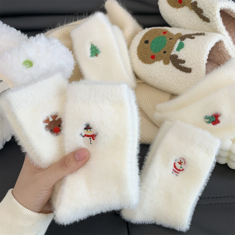 Herbst Winter Socken Weiß Nerz Pelz Gestickte Weihnachten Socken Schneemann Santa Claus Weihnachtsbaum Verdickt Warme Schlaf Hause Socke