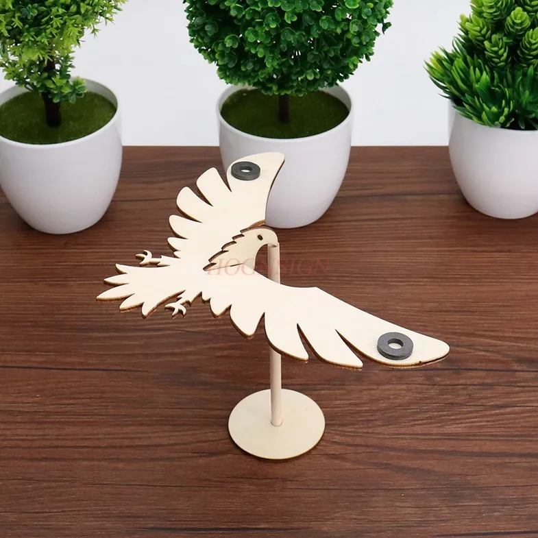 Balance Eagle Gravity Bird Desktop Dynamic Moving Wooden Suspended Pendant Eagle Toy Tumbler Physics