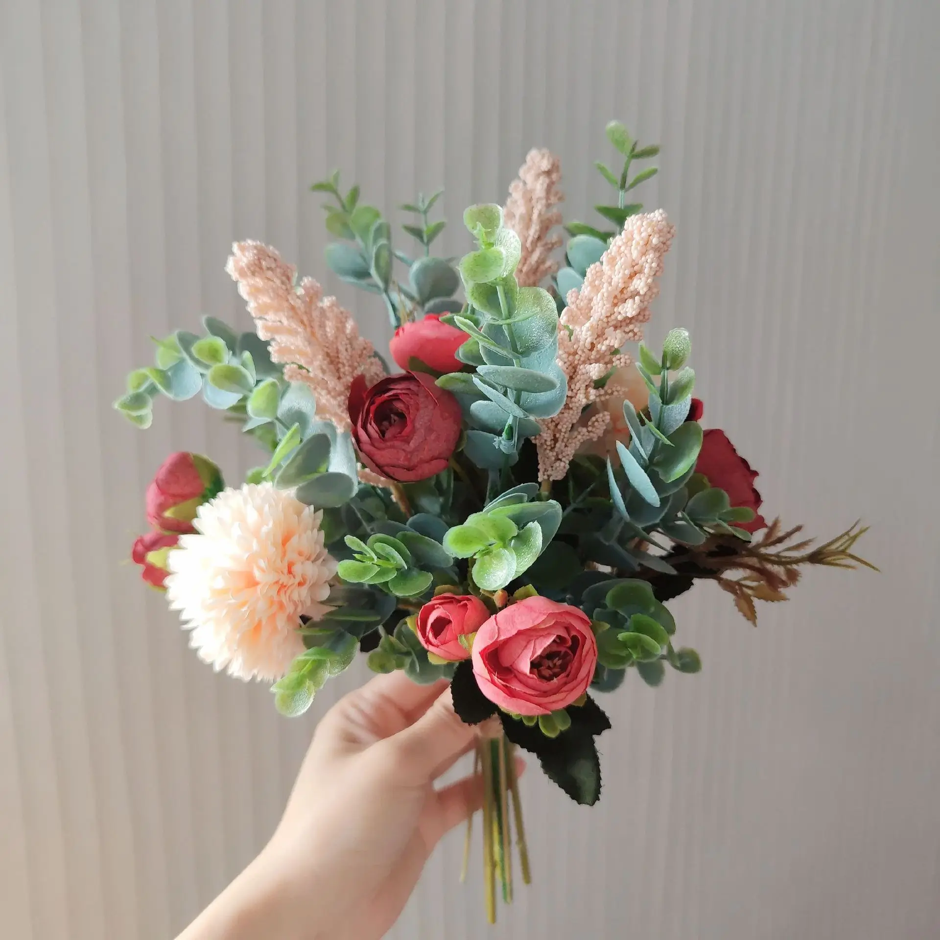 

Artificial Eucalyptus Ball Chrysanthemum Bouquet Wedding Decor Silk Flower Bride Holding Bouquet Home Decoration Party Floral