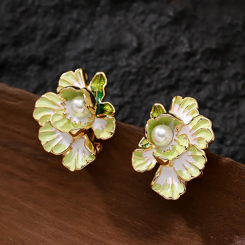 

Gentle temperament, small fragrance, enamel drip glaze, three-dimensional flower pearl earrings, niche personalized earrings