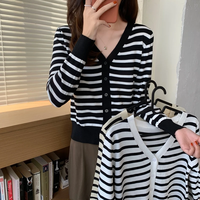 Autumn and winter new Korean long sleeved striped V-neck knitted cardigan sweater jacket