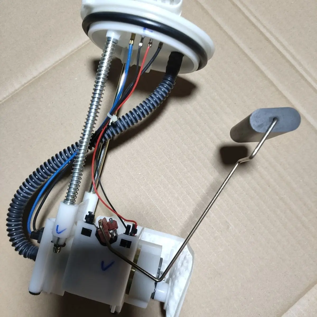 

Hafei Minyi Ruiyi мини-грузовик топливный насос оригинальный бензонасос